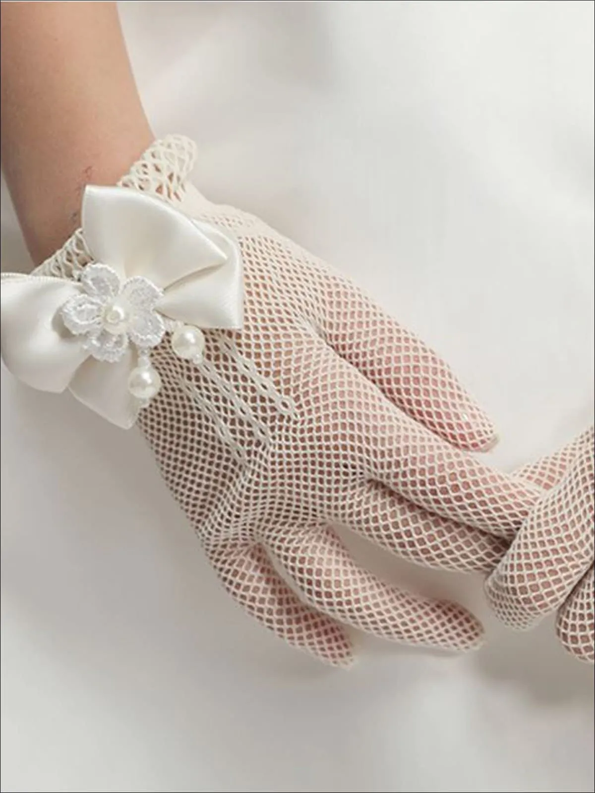 Girls White Pearled Bow Fishnet Hand Gloves