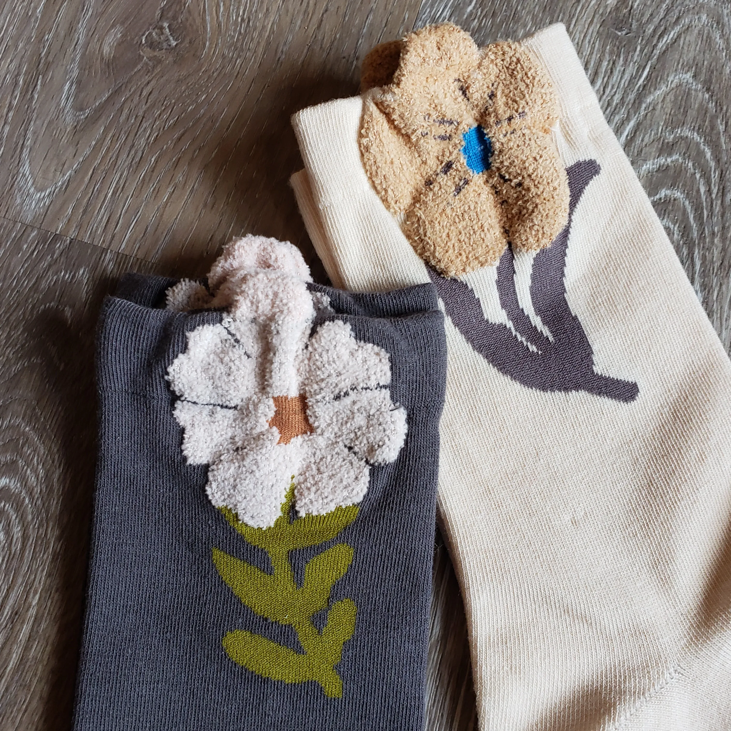 Soft Flower Cuff Socks